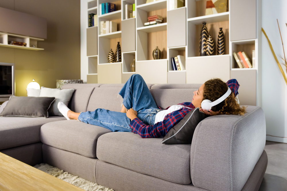 Aménager un coin lecture dans son salon pour un espace détente 