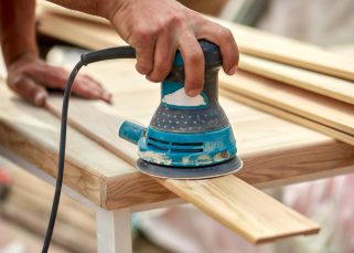 Le guide ultime pour poncer un meuble en bois et obtenir une finition impeccable